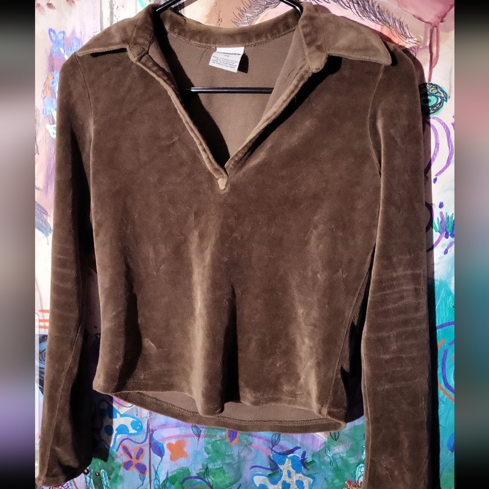 Long sleeve top with collar